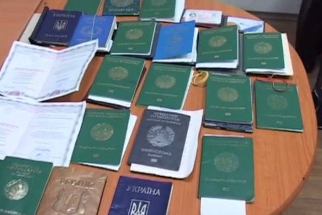 паспорта мигрантов 