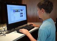 Несовершеннолетний за компьютером